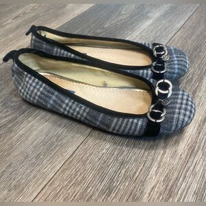 LIKE NEW American Eagle plaid Flats in Size 6.5